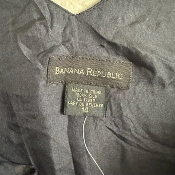 ENWT Elegant Black Floral Dress From Banana Republic - Picture 11 of 13